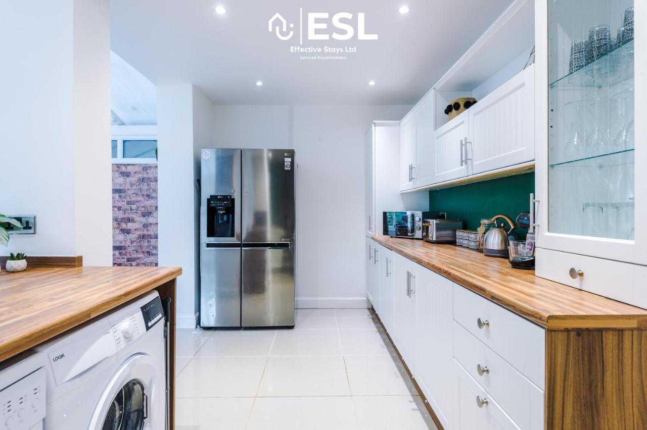 Open Plan - 3 Bedroom House - Garden And Outdoor Seating - Driveway Parking - Short Drive To City Centre Saughall Exteriör bild