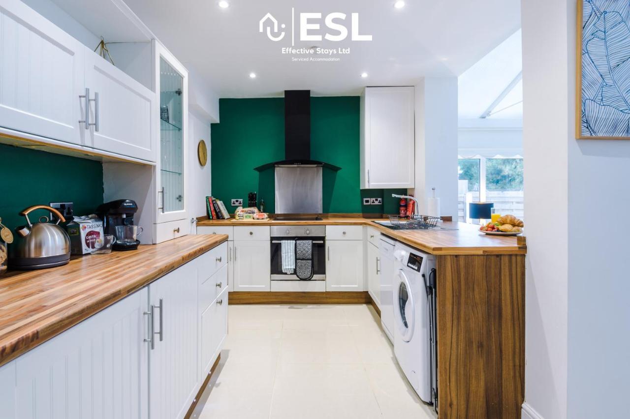 Open Plan - 3 Bedroom House - Garden And Outdoor Seating - Driveway Parking - Short Drive To City Centre Saughall Exteriör bild