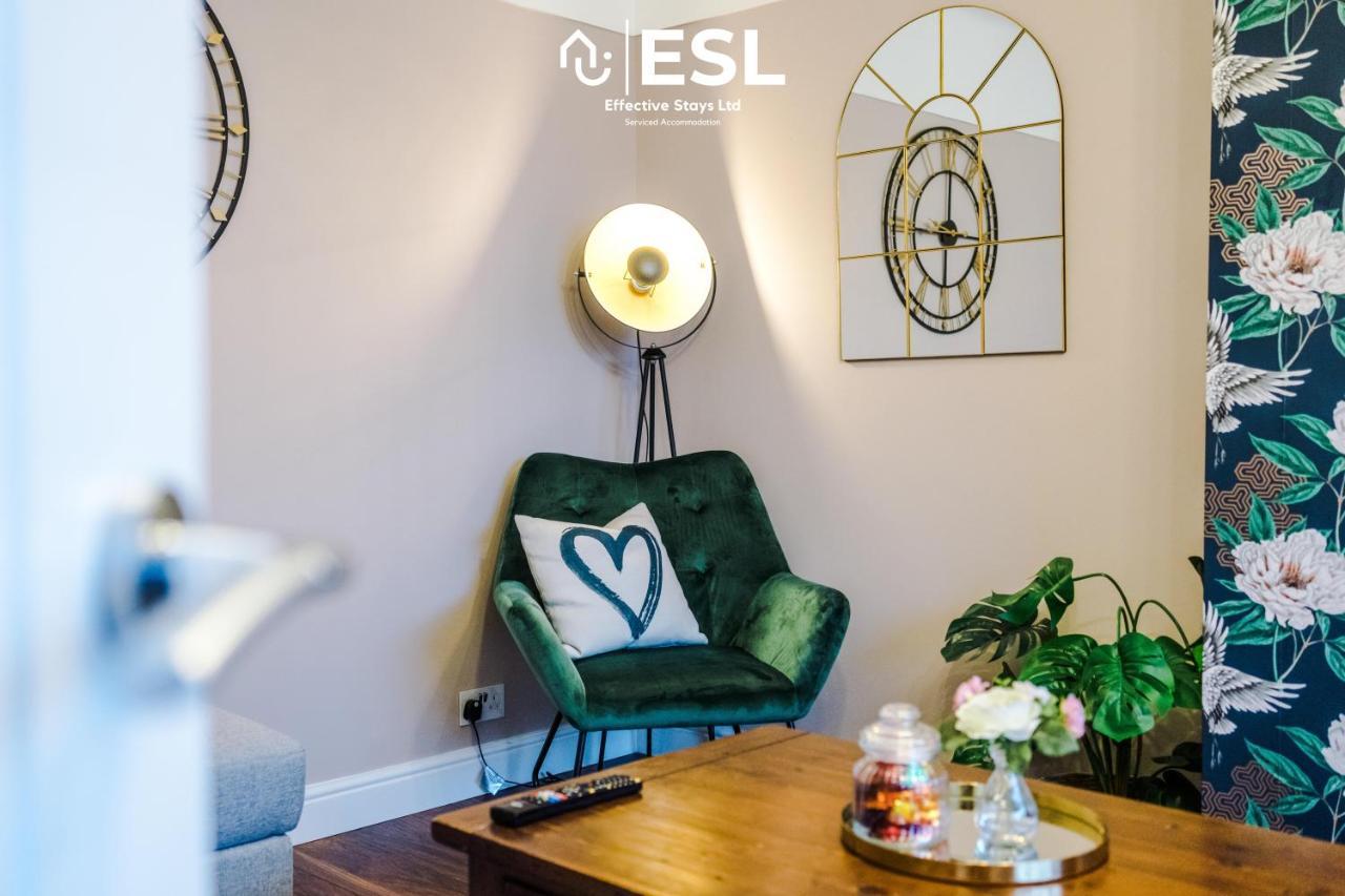 Open Plan - 3 Bedroom House - Garden And Outdoor Seating - Driveway Parking - Short Drive To City Centre Saughall Exteriör bild