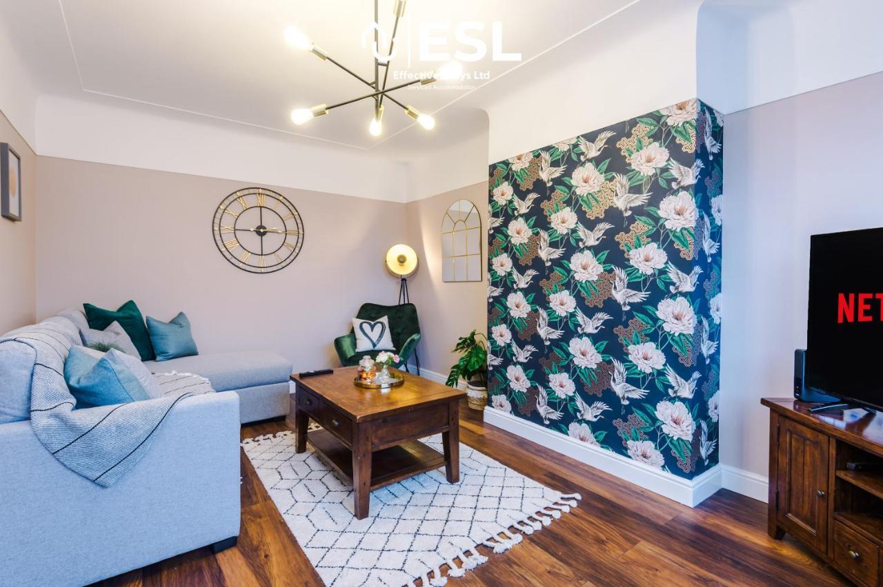 Open Plan - 3 Bedroom House - Garden And Outdoor Seating - Driveway Parking - Short Drive To City Centre Saughall Exteriör bild