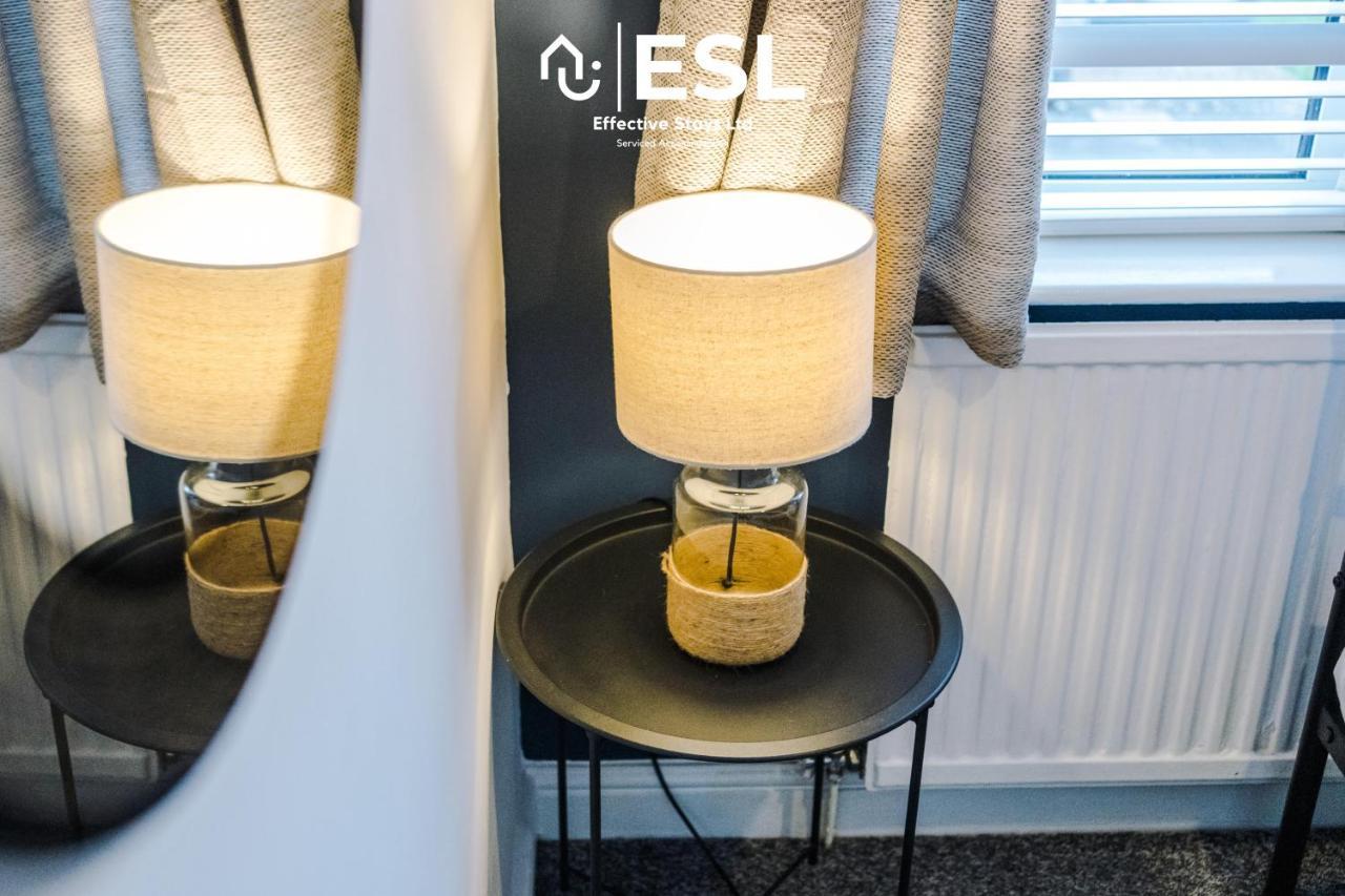 Open Plan - 3 Bedroom House - Garden And Outdoor Seating - Driveway Parking - Short Drive To City Centre Saughall Exteriör bild