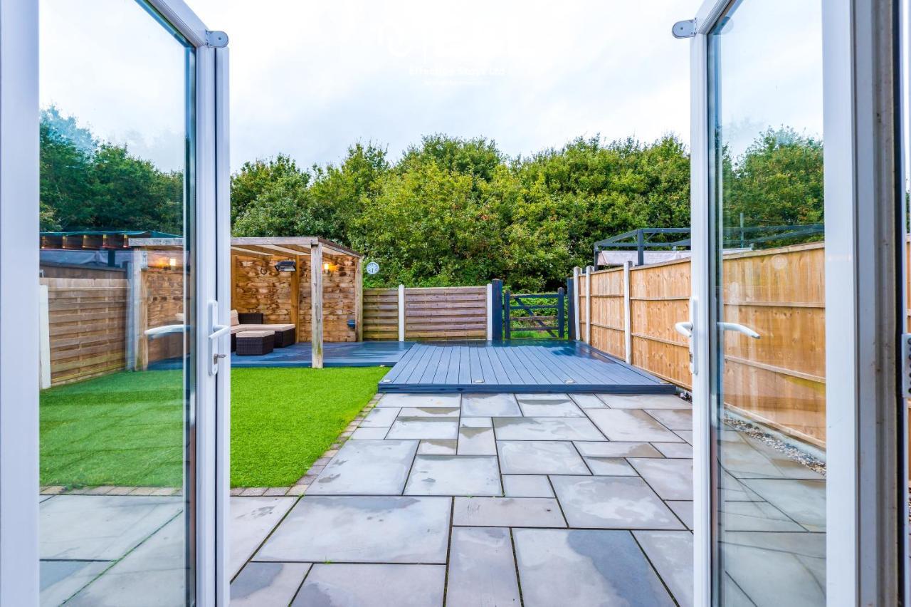 Open Plan - 3 Bedroom House - Garden And Outdoor Seating - Driveway Parking - Short Drive To City Centre Saughall Exteriör bild